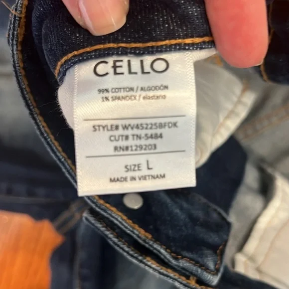 Cello distressed jean shorts - Picture 3 of 4